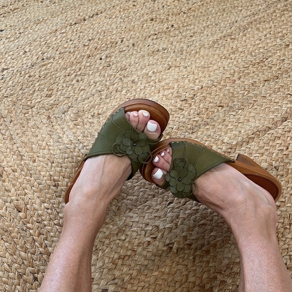 Swedish Hasbeens NWT Olive Green Detail Crowded Slip In Clog LOVE 🌸🌸 🌈 - Picture 4 of 15